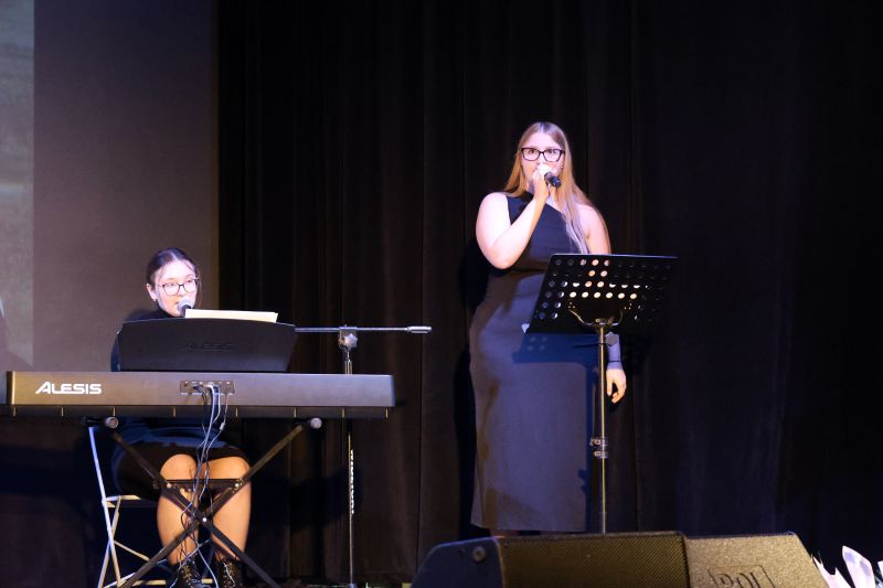 Kostanecki Band na scenie podczas występu w ramach obchodów Dnia Patronów.