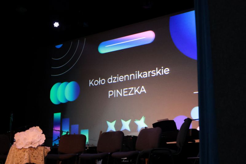 Projekcja filmu ukazującego dorobek Koła Dziennikarskiego „Pinezka”.
