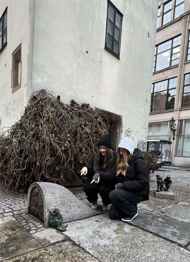 Dwie osoby w mieście